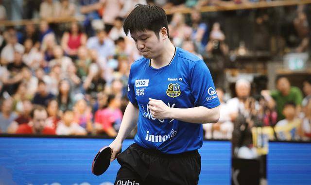 他在球场上 他在球场上